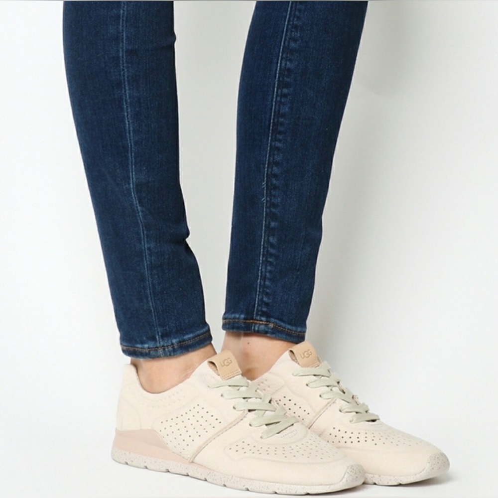 NEW in box / UGG / Tye Fashion / Leather Sneaker